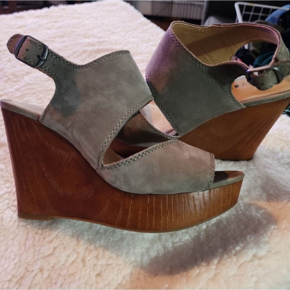 Lucky Brand Platform Wedge Sandles Shoe Lattela Tan Suede Wood Bottom  8.5